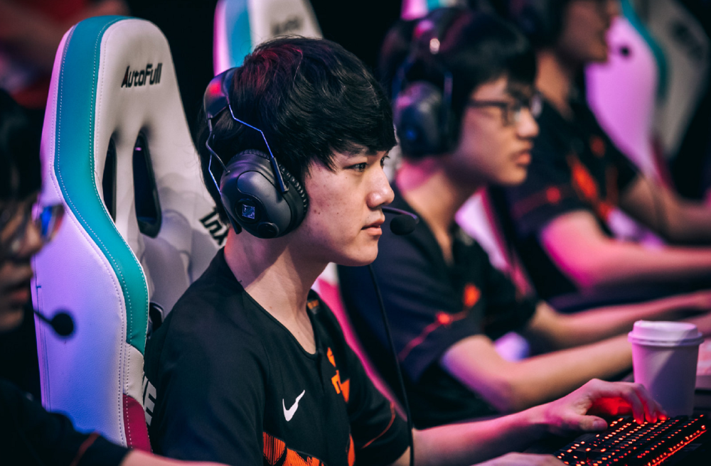 爱游戏-包含JackeyLove回归赛场，赛事规则更新首场状态亮眼，美国队观众沸腾！的词条