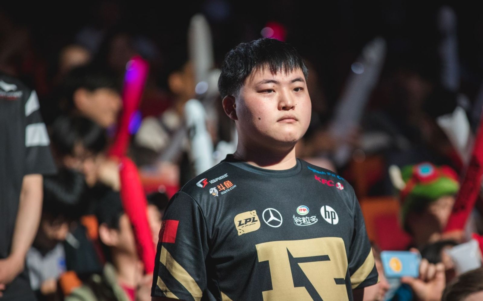 AYX-包含Uzi迎来二十赛季高光表现，瑞士队球迷沸腾！的词条